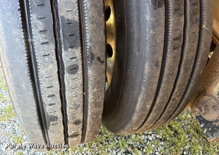 image for item ET7053 2013 Fontaine HCR5222WSA Revolution 52 flatbed trailer