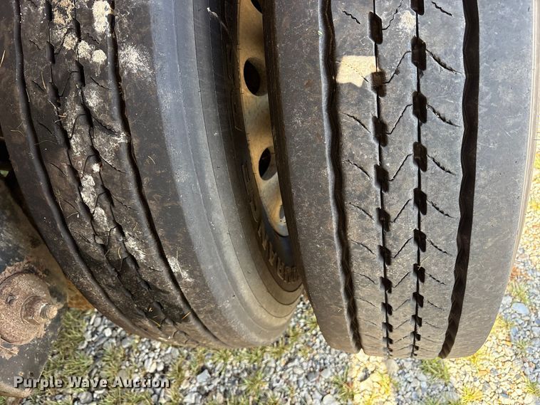 image for item ET7053 2013 Fontaine HCR5222WSA Revolution 52 flatbed trailer