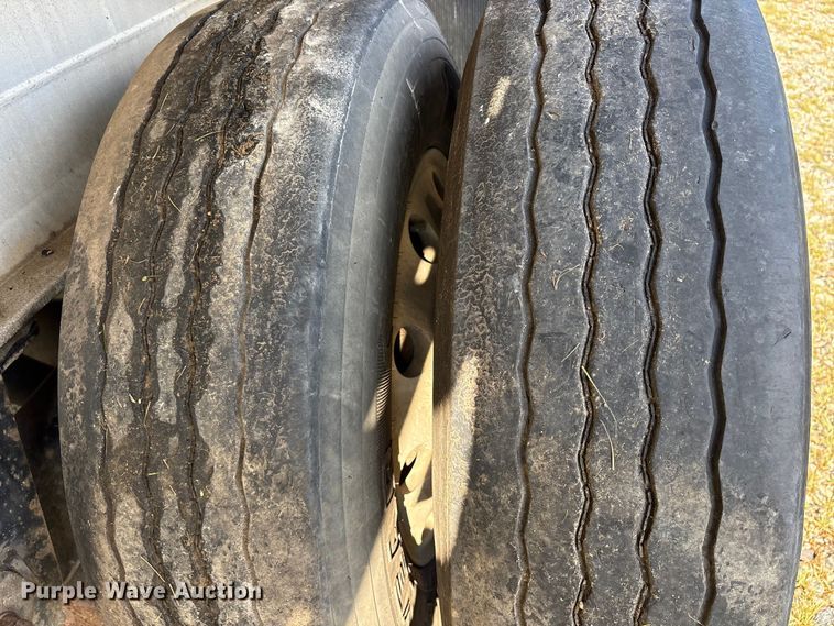 image for item ET7053 2013 Fontaine HCR5222WSA Revolution 52 flatbed trailer