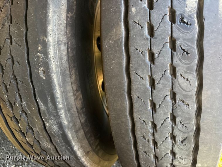 image for item ET7054 2015 Fontaine HCR5222WSA Revolution 52 flatbed trailer