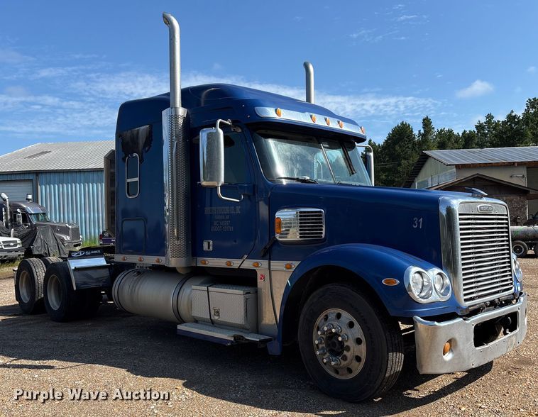 image for item ET7056 2015 Freightliner Coronado semi truck