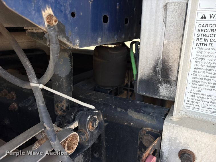 image for item ET7056 2015 Freightliner Coronado semi truck