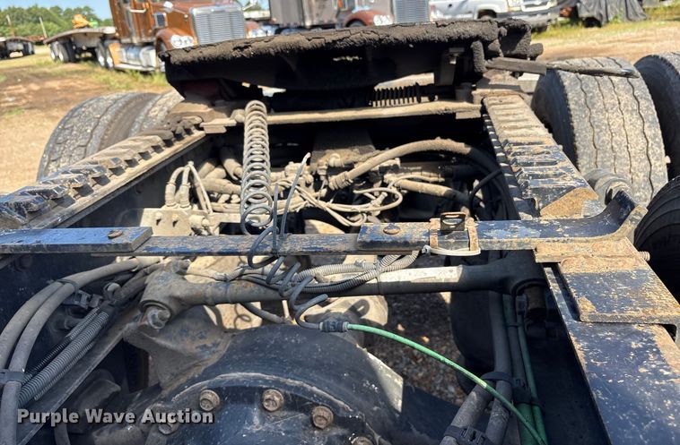 image for item ET7056 2015 Freightliner Coronado semi truck