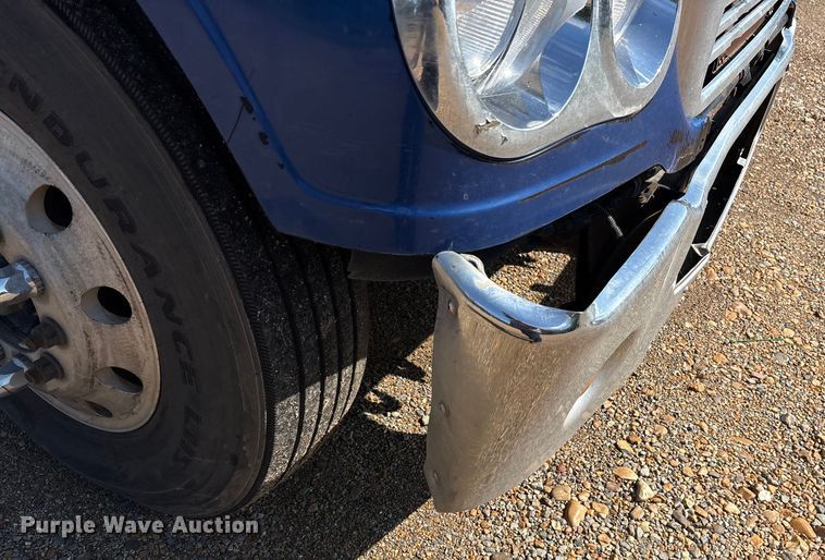 image for item ET7056 2015 Freightliner Coronado semi truck