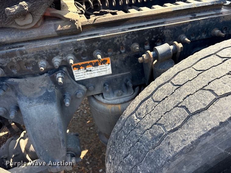 image for item ET7056 2015 Freightliner Coronado semi truck