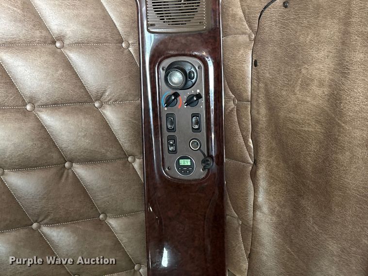 image for item ET7056 2015 Freightliner Coronado semi truck