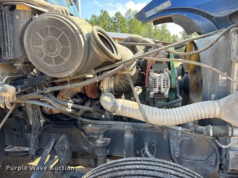 image for item ET7056 2015 Freightliner Coronado semi truck