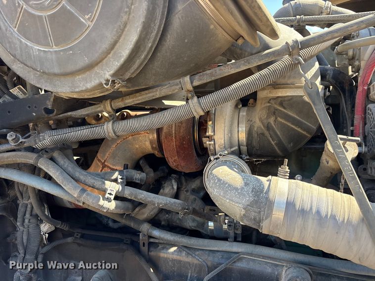 image for item ET7056 2015 Freightliner Coronado semi truck