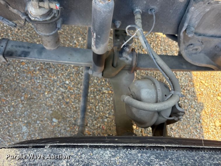 image for item ET7056 2015 Freightliner Coronado semi truck