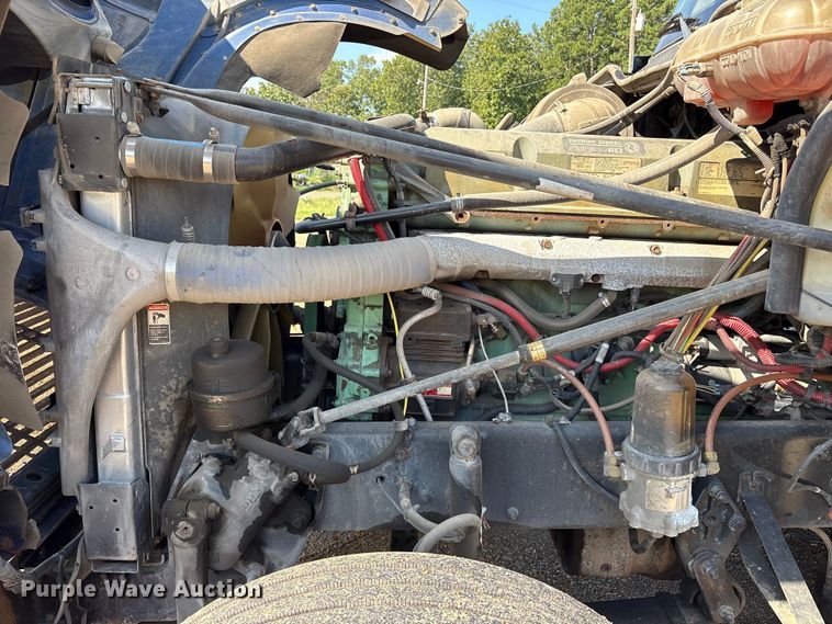 image for item ET7056 2015 Freightliner Coronado semi truck