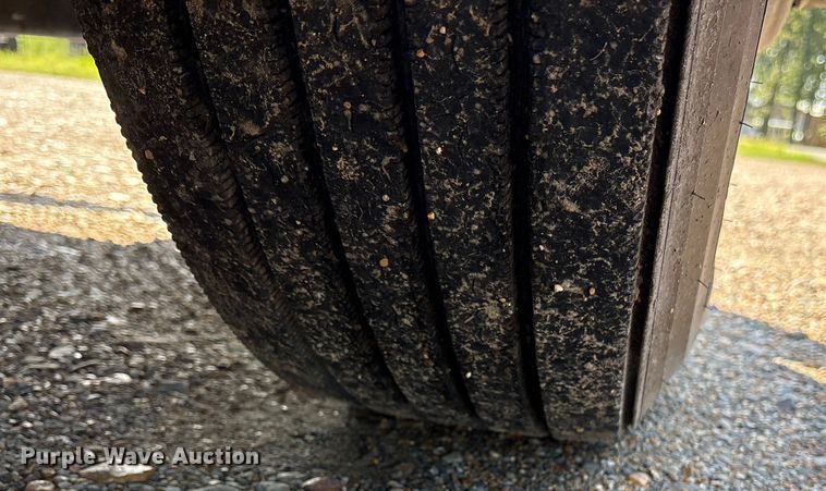 image for item ET7056 2015 Freightliner Coronado semi truck