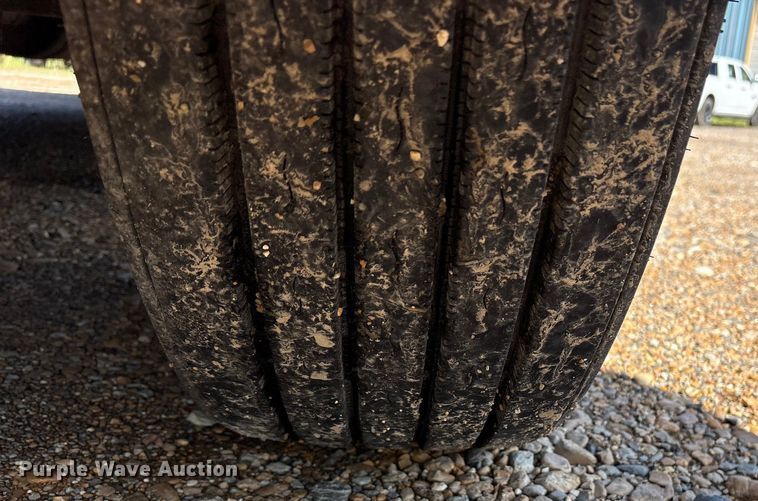 image for item ET7056 2015 Freightliner Coronado semi truck