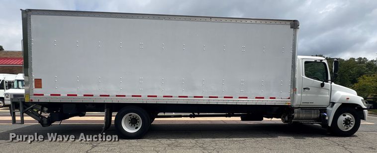 image for item ET8518 2017 Hino 268 box truck