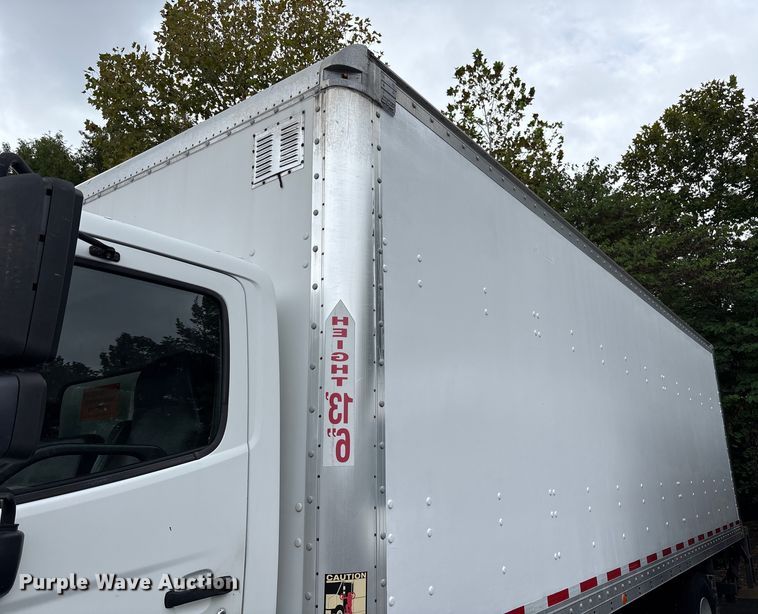 image for item ET8518 2017 Hino 268 box truck