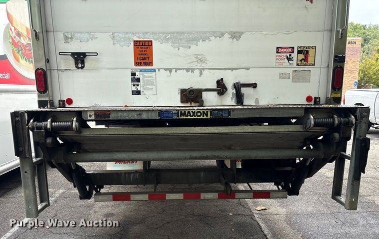 image for item ET8518 2017 Hino 268 box truck