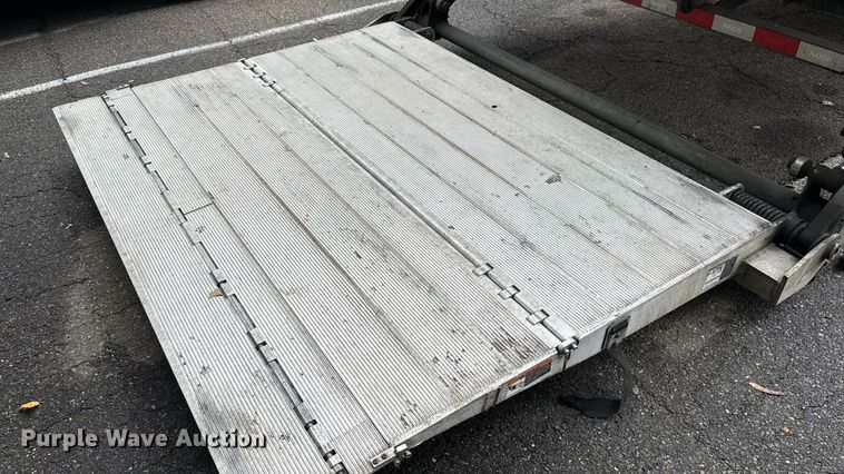 image for item ET8518 2017 Hino 268 box truck