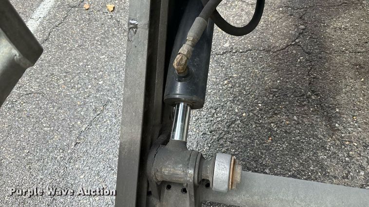 image for item ET8518 2017 Hino 268 box truck