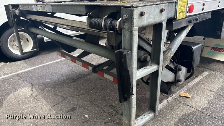 image for item ET8518 2017 Hino 268 box truck