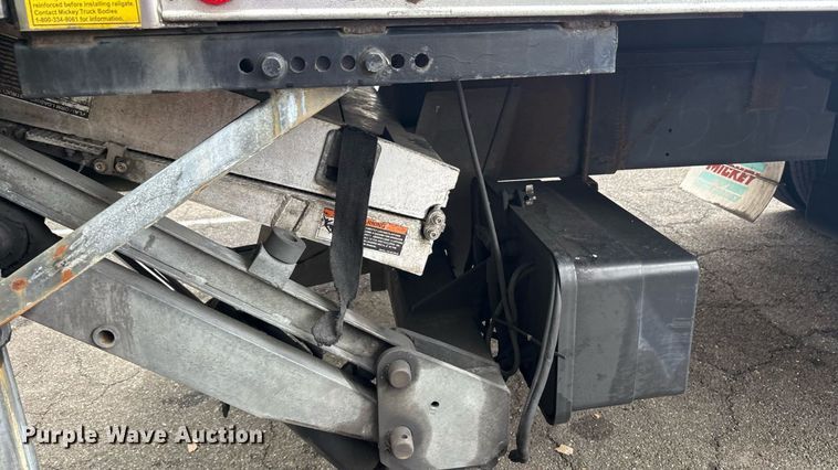 image for item ET8518 2017 Hino 268 box truck