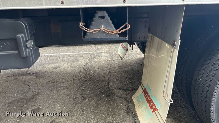 image for item ET8518 2017 Hino 268 box truck