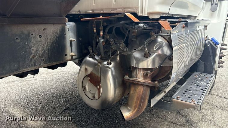 image for item ET8518 2017 Hino 268 box truck