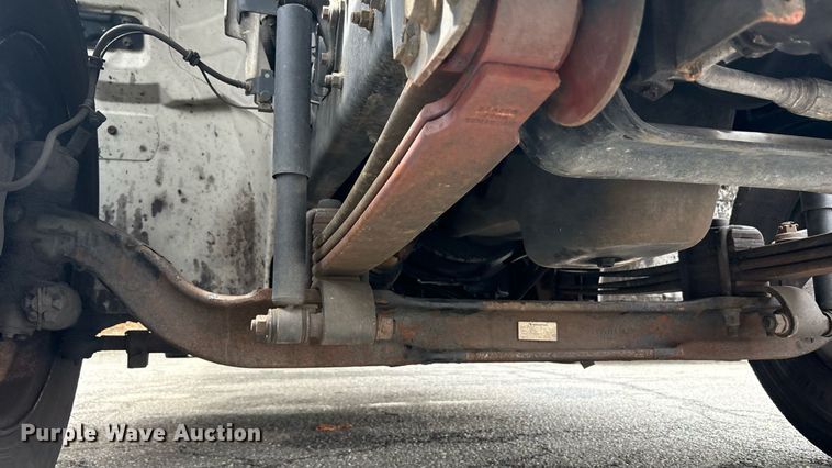 image for item ET8518 2017 Hino 268 box truck