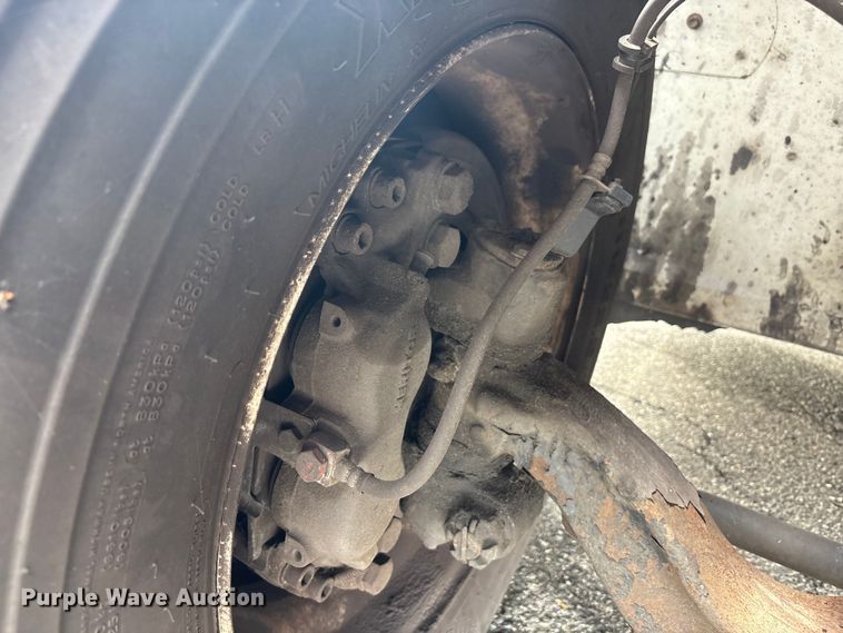 image for item ET8518 2017 Hino 268 box truck