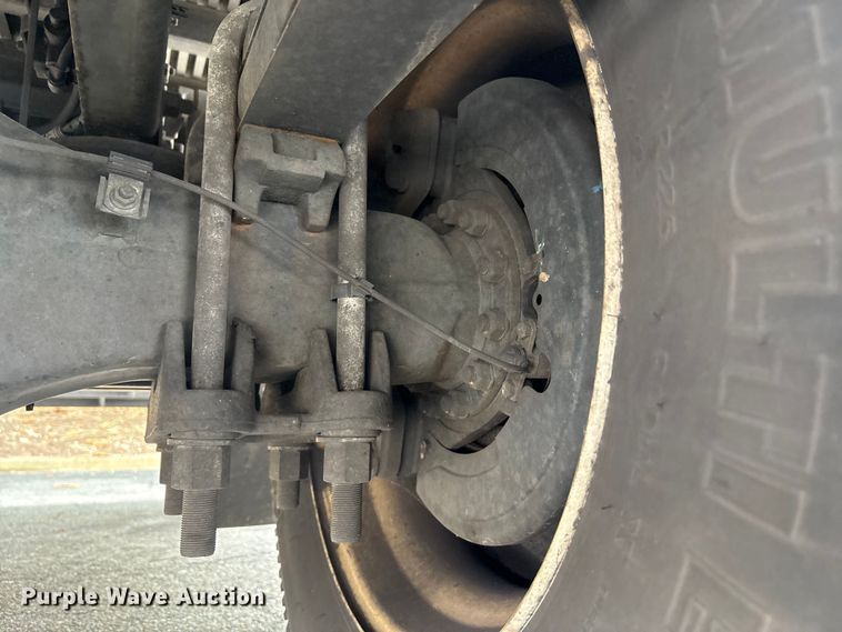 image for item ET8518 2017 Hino 268 box truck