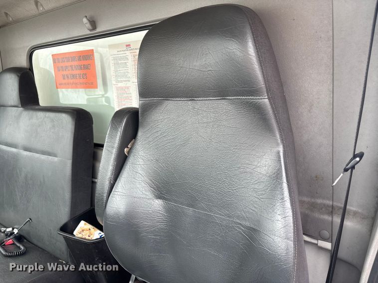 image for item ET8518 2017 Hino 268 box truck