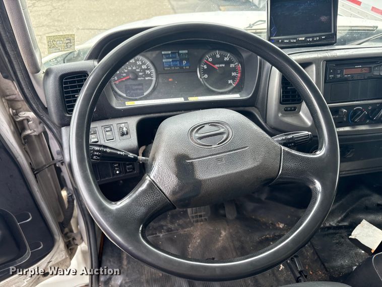 image for item ET8518 2017 Hino 268 box truck