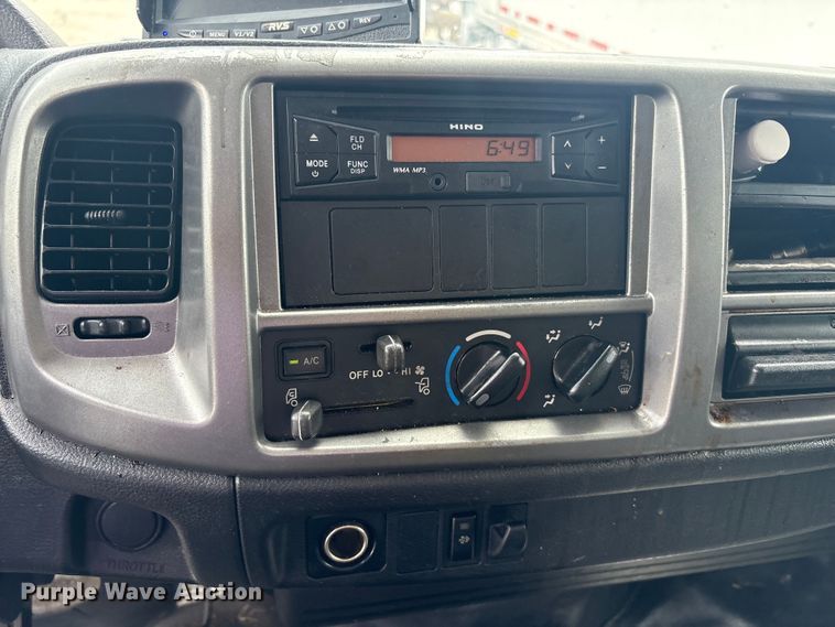 image for item ET8518 2017 Hino 268 box truck