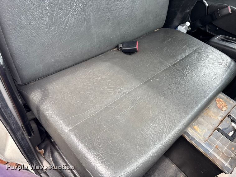 image for item ET8518 2017 Hino 268 box truck