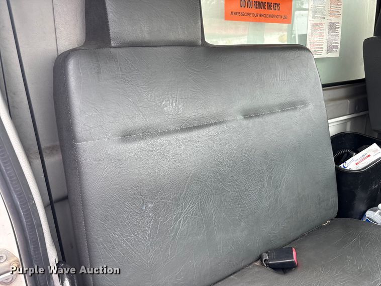 image for item ET8518 2017 Hino 268 box truck