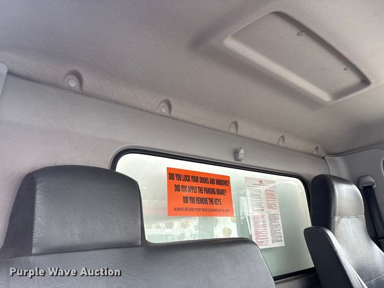 image for item ET8518 2017 Hino 268 box truck