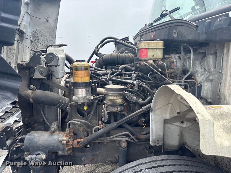 image for item ET8518 2017 Hino 268 box truck