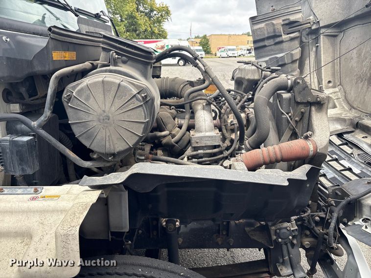 image for item ET8518 2017 Hino 268 box truck