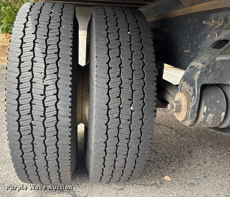 image for item ET8518 2017 Hino 268 box truck