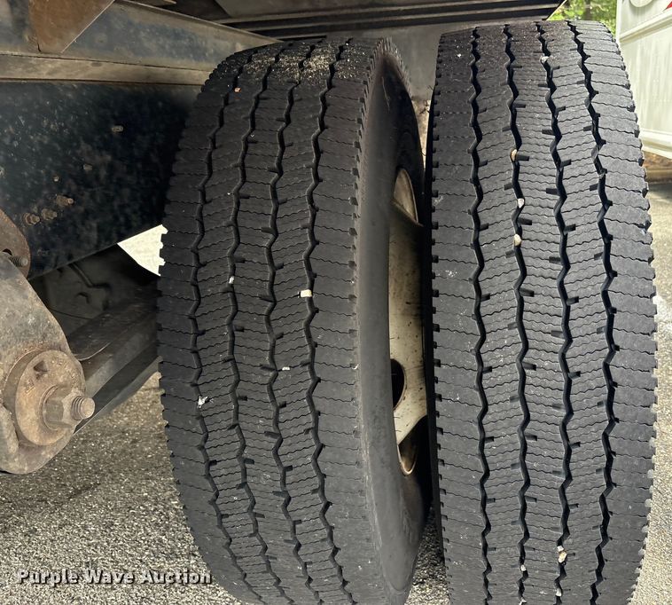 image for item ET8518 2017 Hino 268 box truck