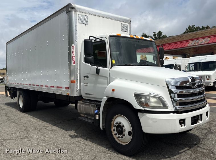 image for item ET8519 2017 Hino 268 box truck