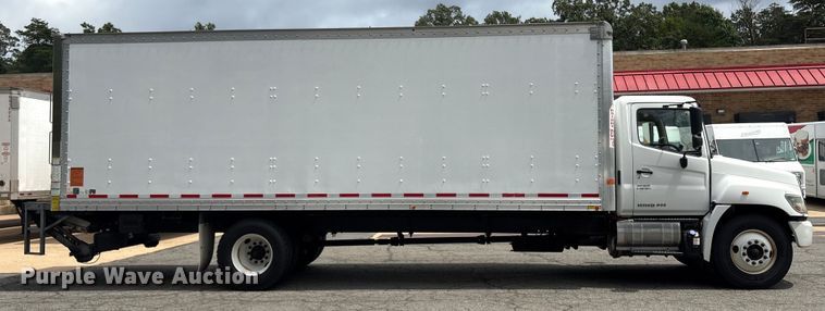 image for item ET8519 2017 Hino 268 box truck