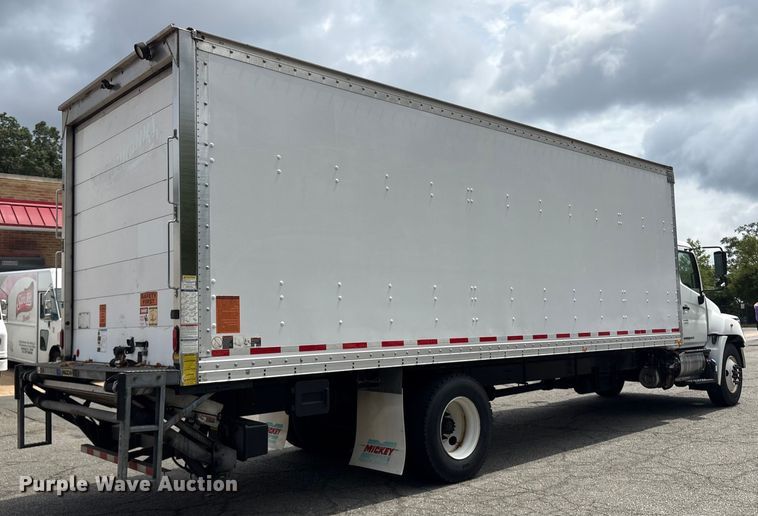 image for item ET8519 2017 Hino 268 box truck