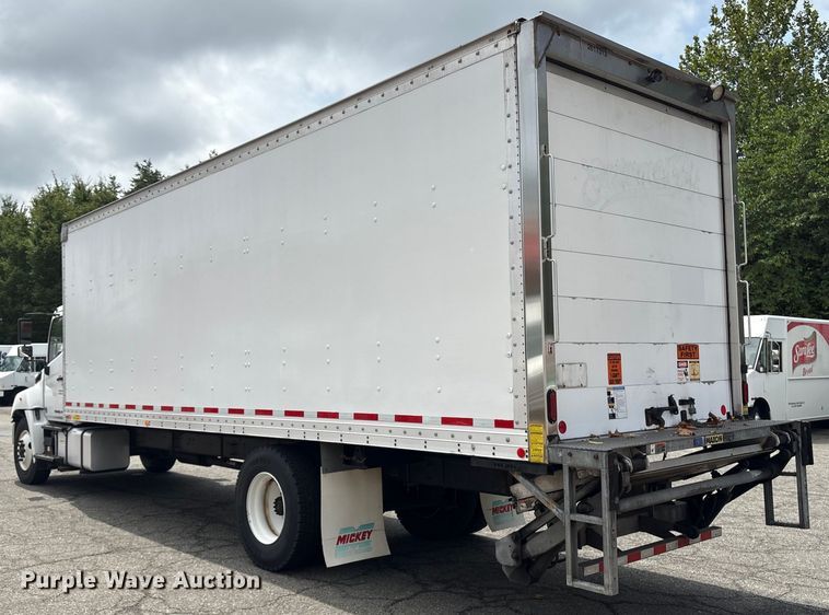 image for item ET8519 2017 Hino 268 box truck