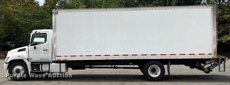 image for item ET8519 2017 Hino 268 box truck