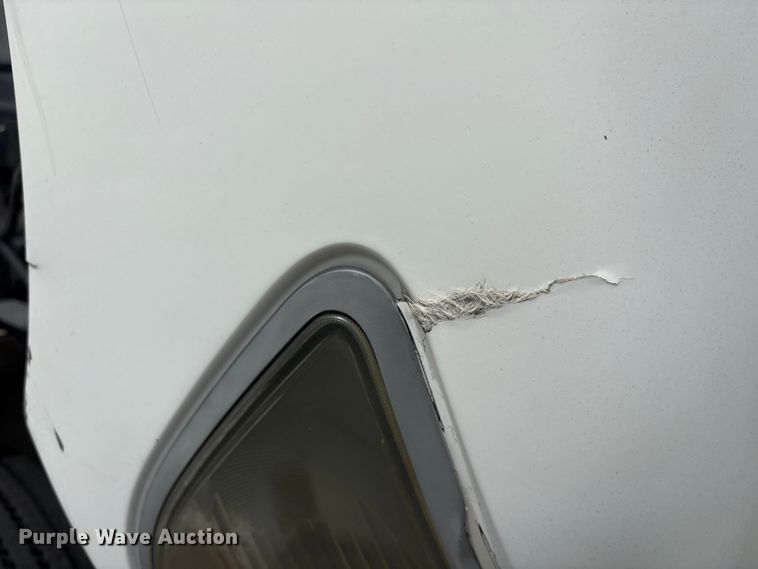 image for item ET8519 2017 Hino 268 box truck