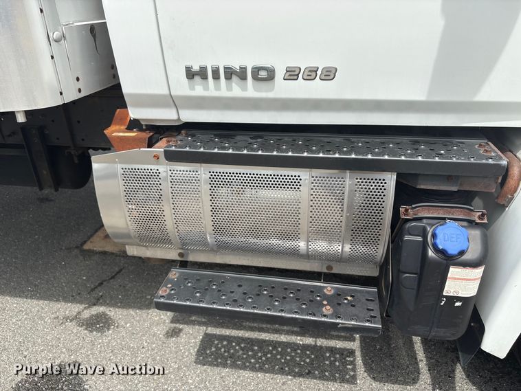 image for item ET8519 2017 Hino 268 box truck