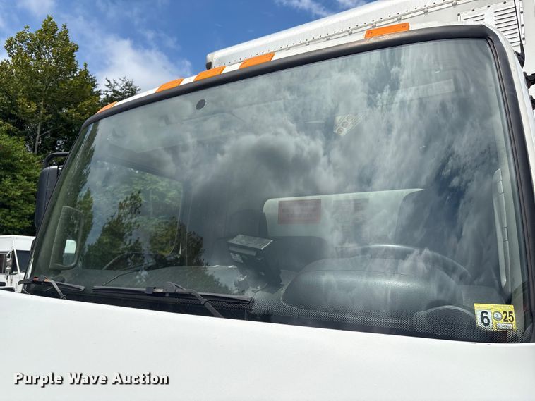 image for item ET8519 2017 Hino 268 box truck