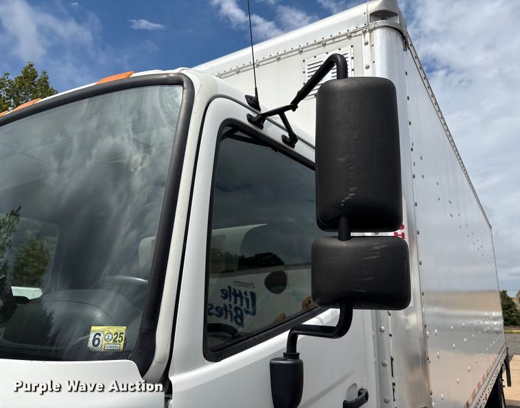 image for item ET8519 2017 Hino 268 box truck