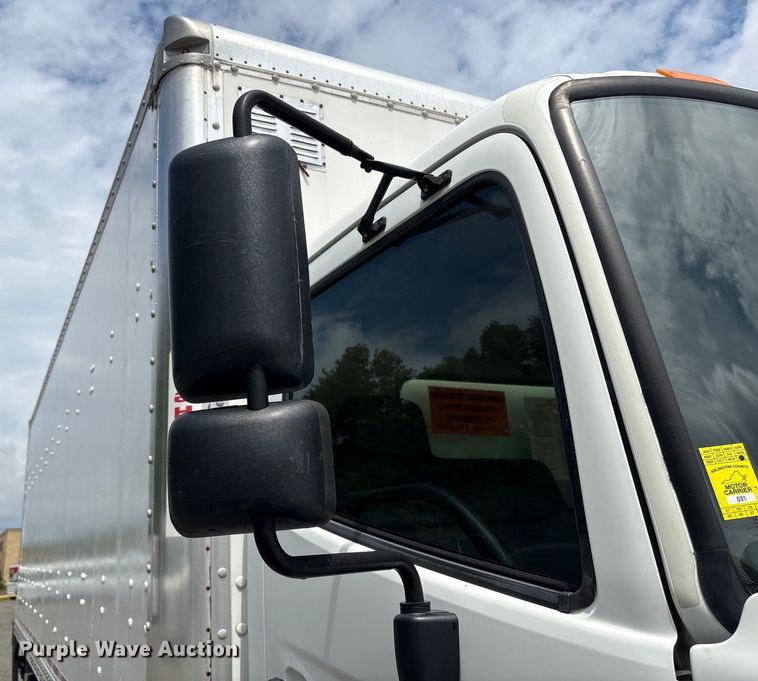 image for item ET8519 2017 Hino 268 box truck