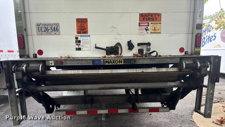 image for item ET8519 2017 Hino 268 box truck