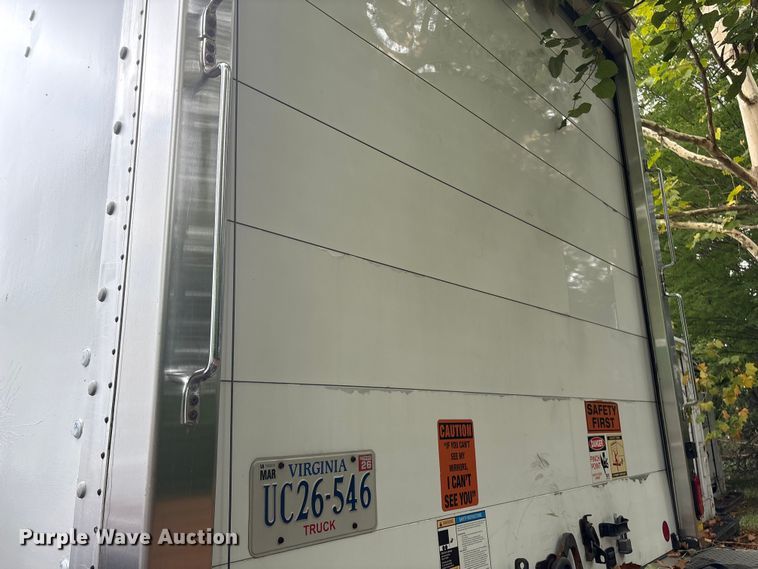 image for item ET8519 2017 Hino 268 box truck